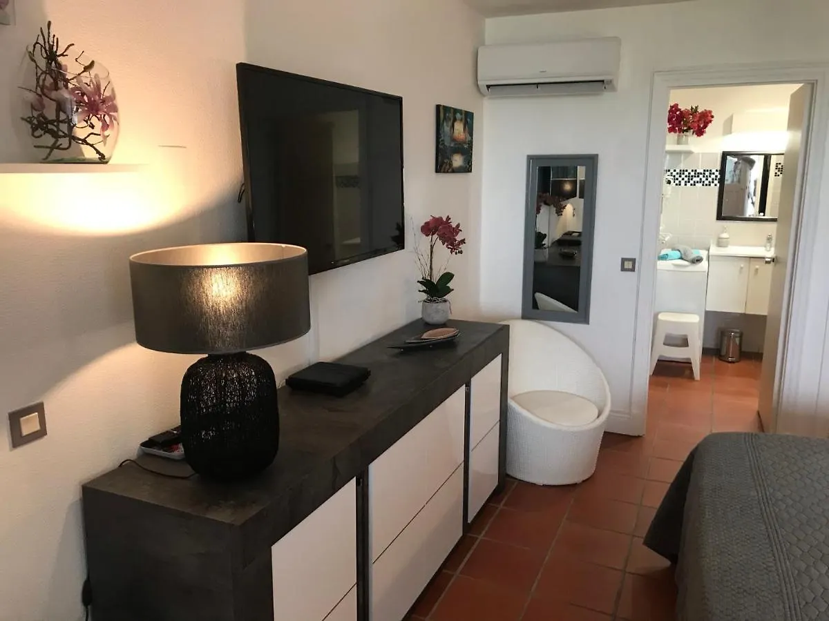 Studio Mojito vue mer av cuve eau et accès plage et piscine ANSE DES ROCHERS Saint-Francois  Guadalupa