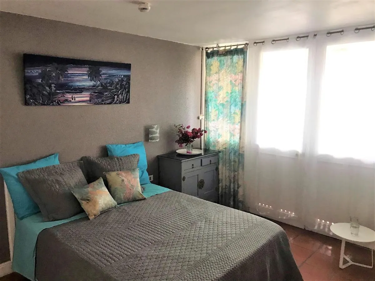 Studio Mojito vue mer av cuve eau et accès plage et piscine ANSE DES ROCHERS Saint-Francois  Appartamento