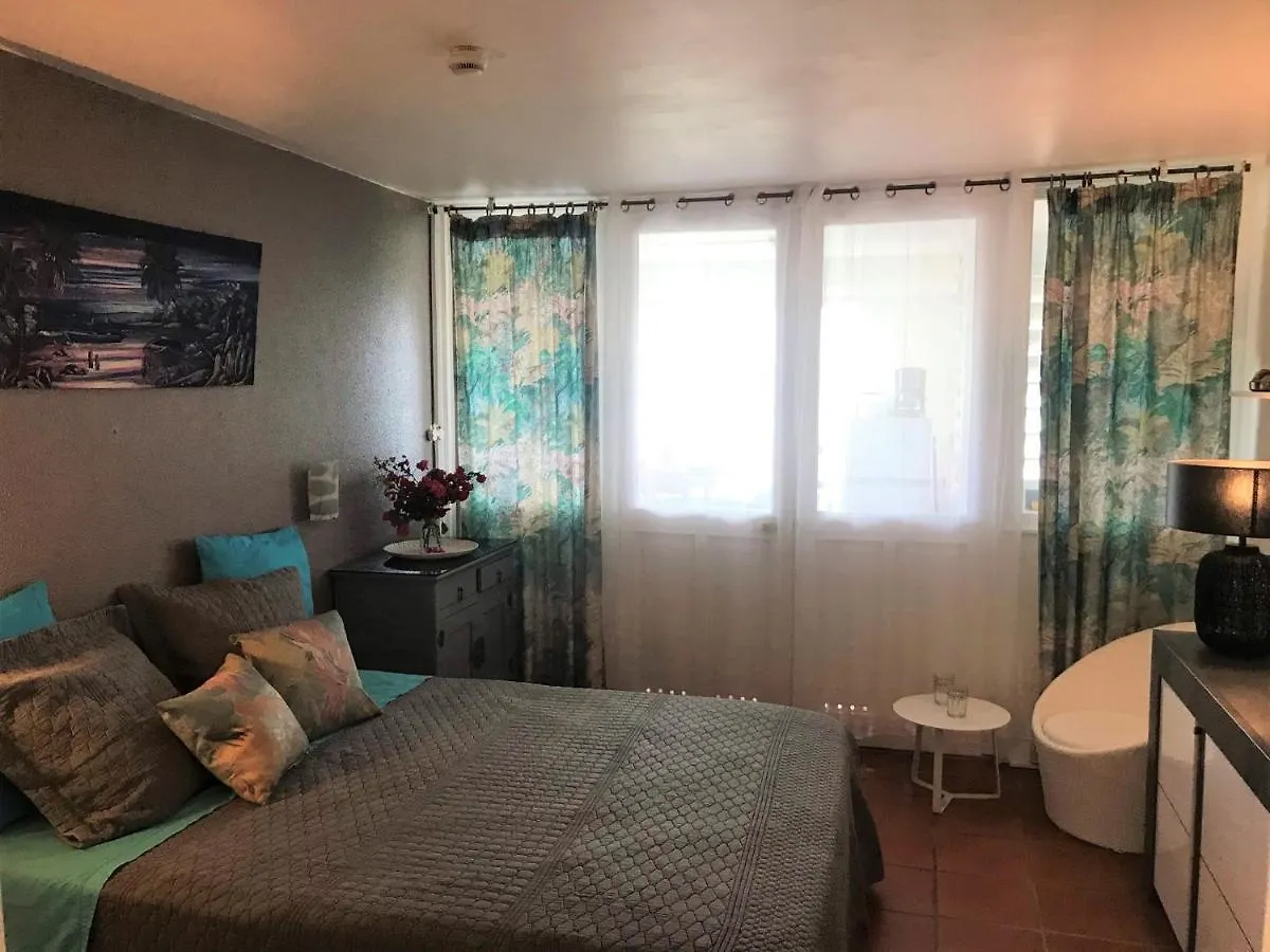 Appartamento Studio Mojito vue mer av cuve eau et accès plage et piscine ANSE DES ROCHERS Saint-Francois
